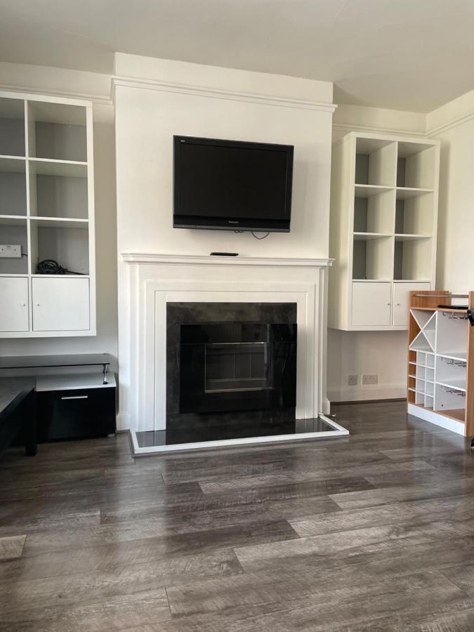 Bright And Spacious 2 Bedroom Apartment Сътън Екстериор снимка